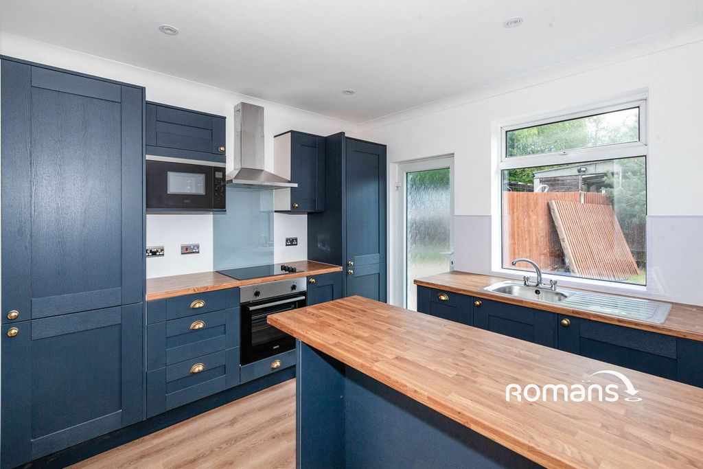 Property photo 1 of 11 Photo