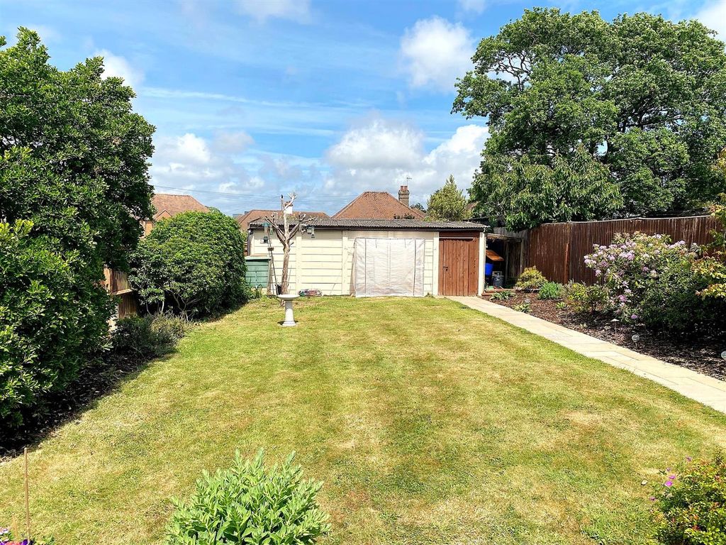 Property photo 2 of 22 18 St James Ave - Garden1.Jpg