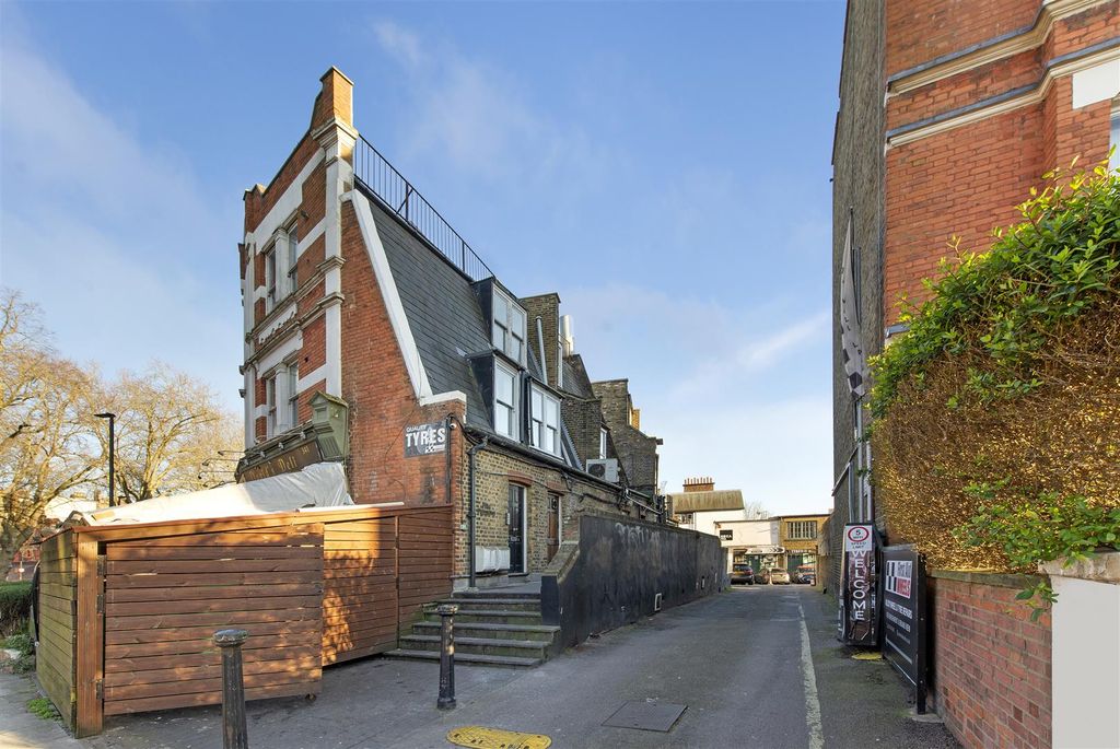 Property photo 2 of 9 51914 Hi Res (11).Jpg
