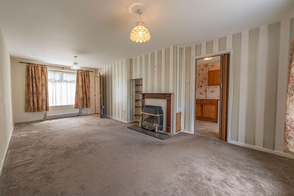 Property photo 3 of 33