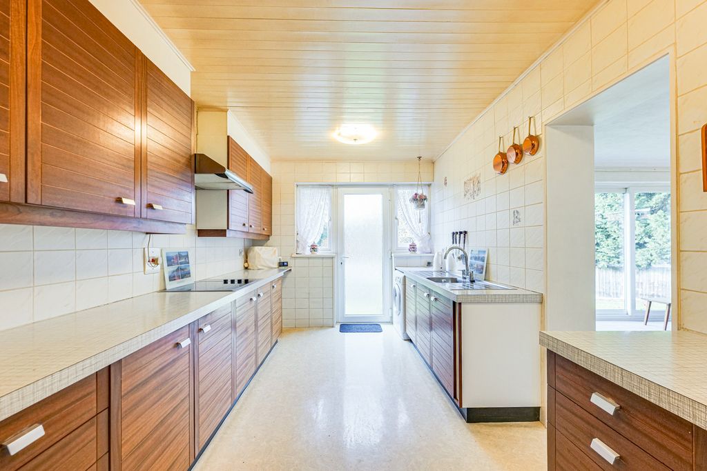 Property photo 2 of 24