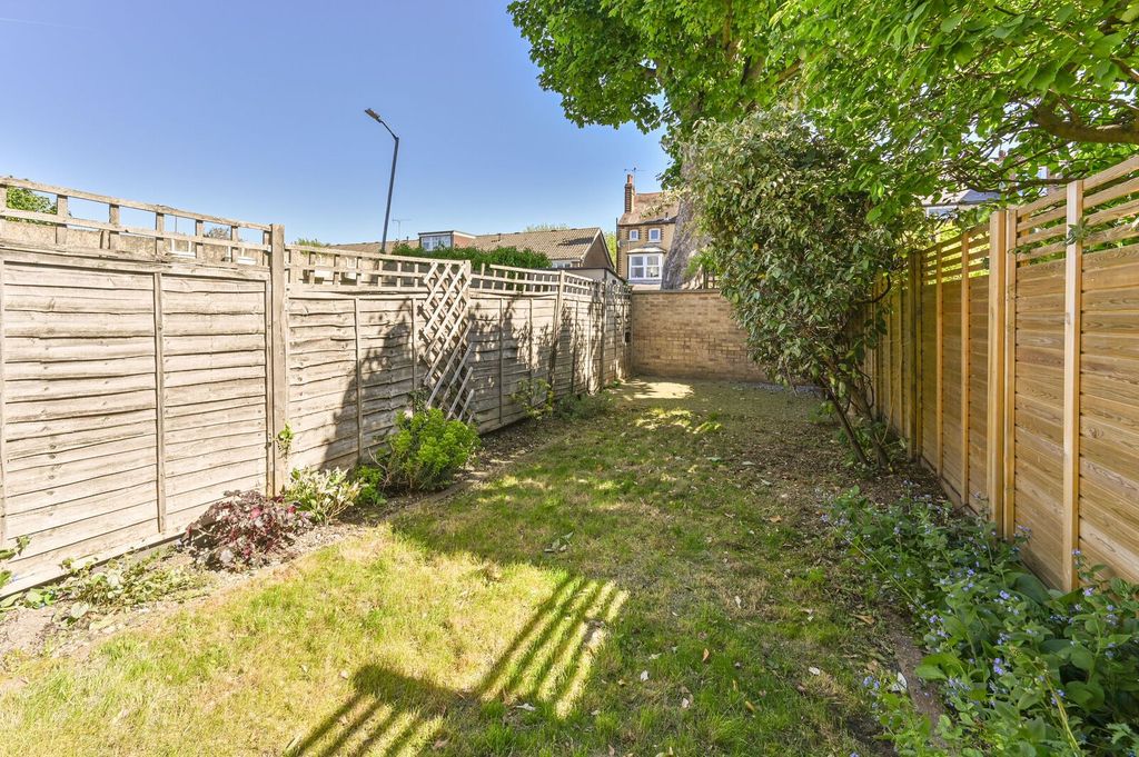 Property photo 2 of 25