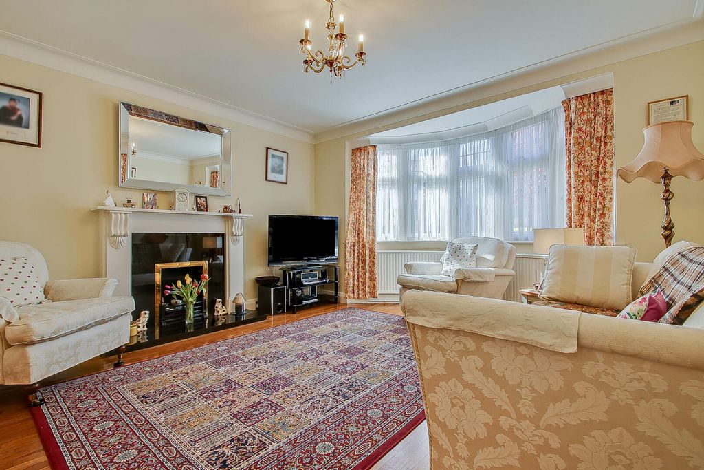 Property photo 2 of 25 Living Room