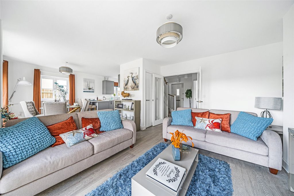 Property photo 3 of 16 Show Home