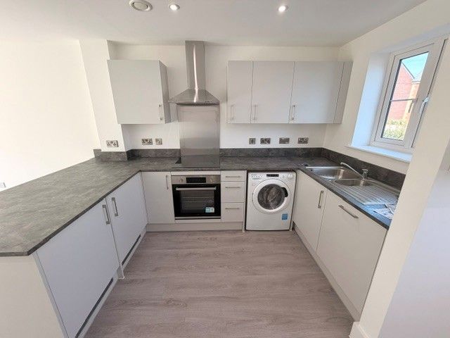 Property photo 2 of 8 Kitchen