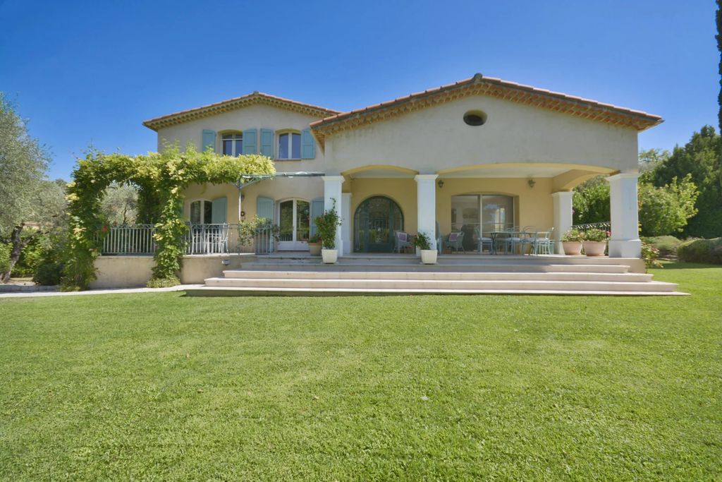 Property photo 1 of 32