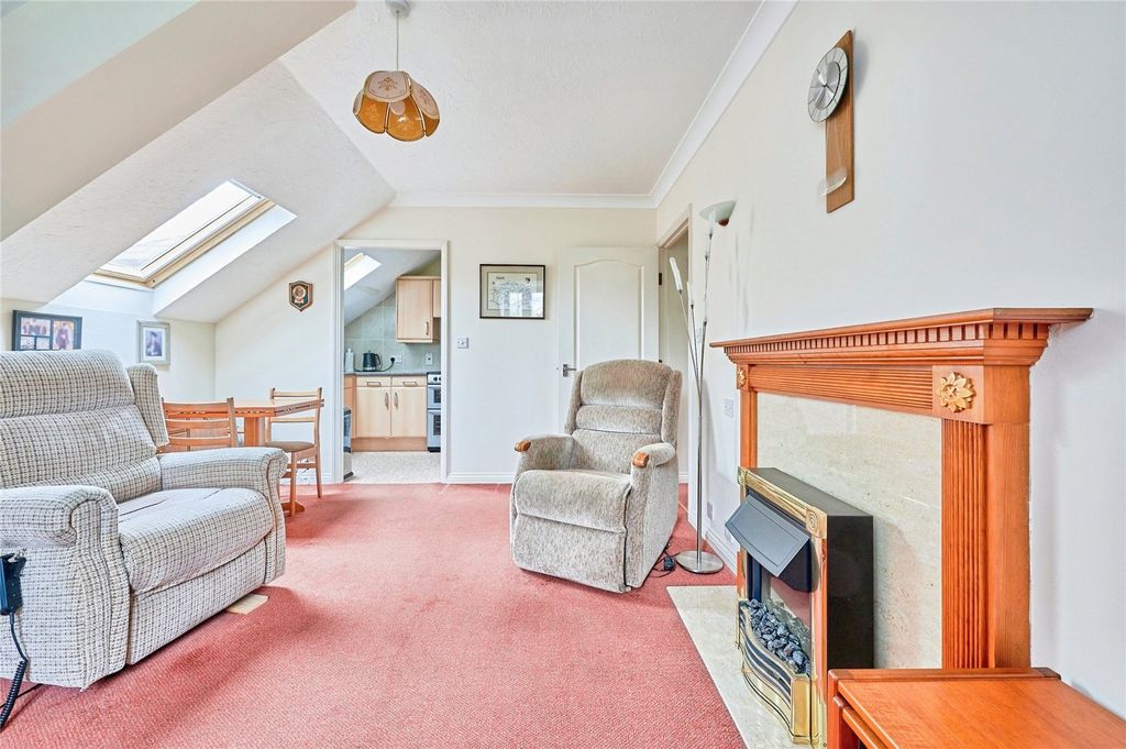 Property photo 2 of 11 Lounge