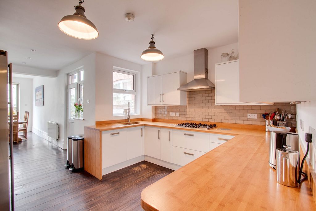 Property photo 2 of 16 Kitchen