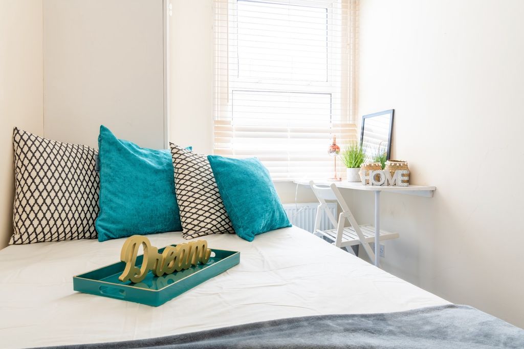 Property photo 1 of 11 This Cozy Double Bedroom Features Vibrant Teal Cus...