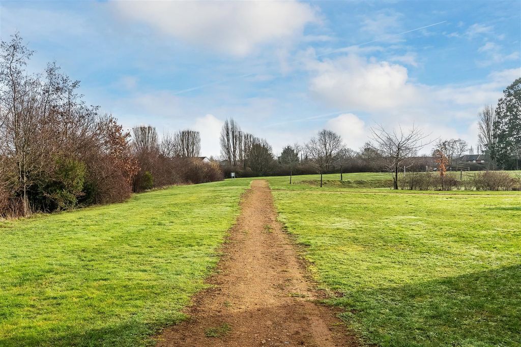 Property photo 2 of 16 5-Cypress-Close-20.Jpg