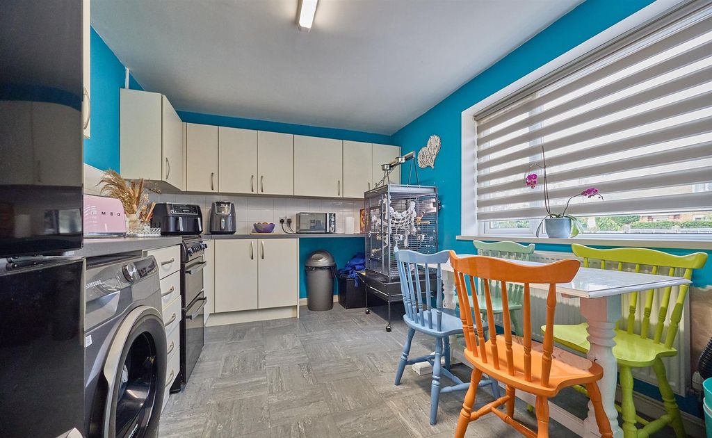 Property photo 2 of 13 Front Kitchen/Diner