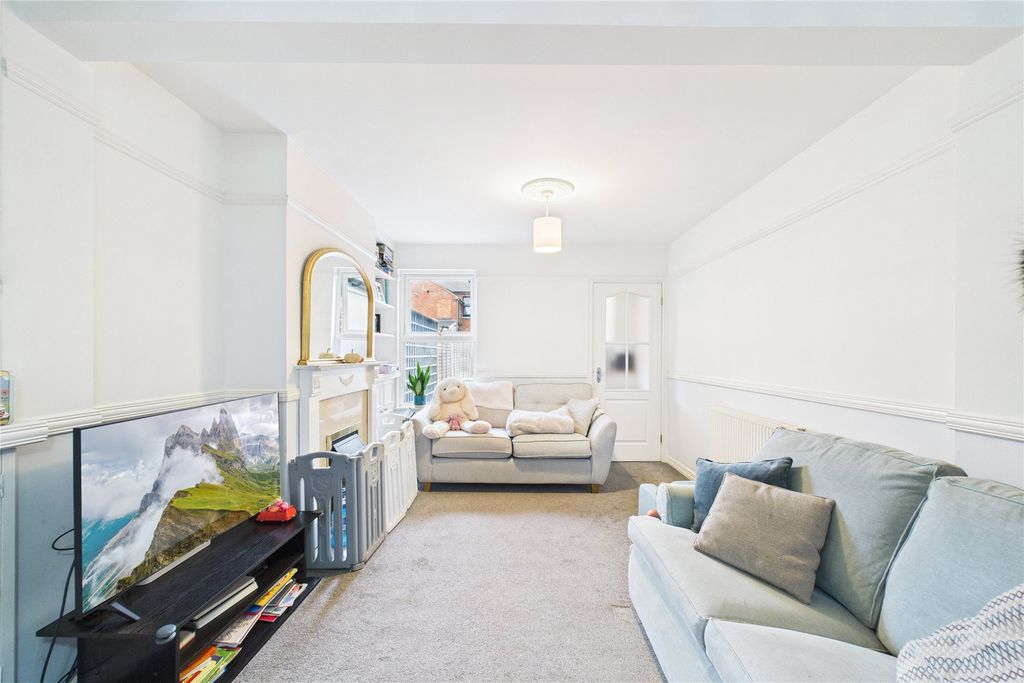 Property photo 2 of 9 Picture No. 10