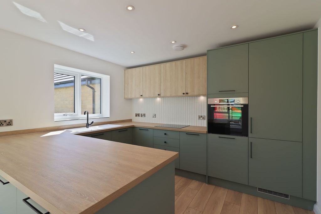 Property photo 2 of 21