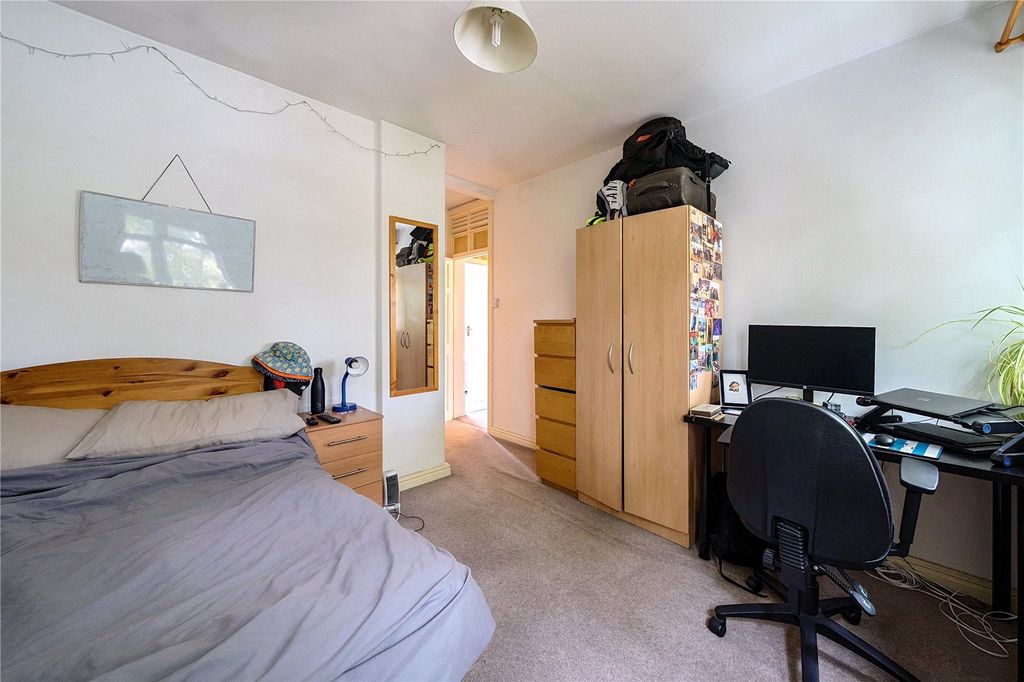 Property photo 2 of 16 Bedroom