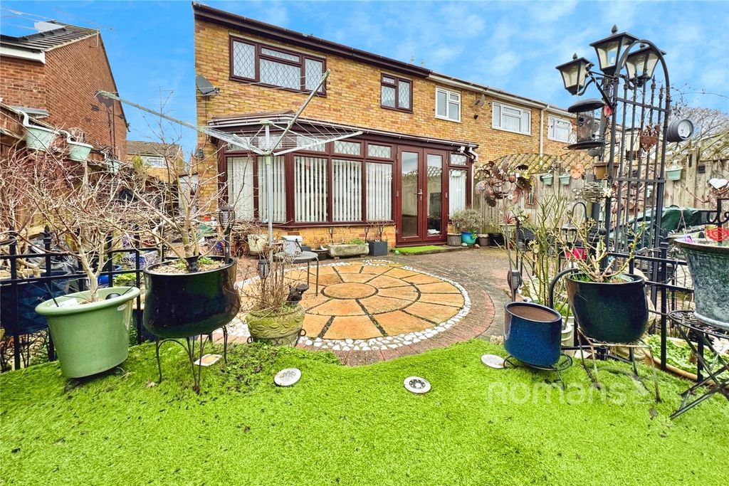 Property photo 2 of 16 Garden