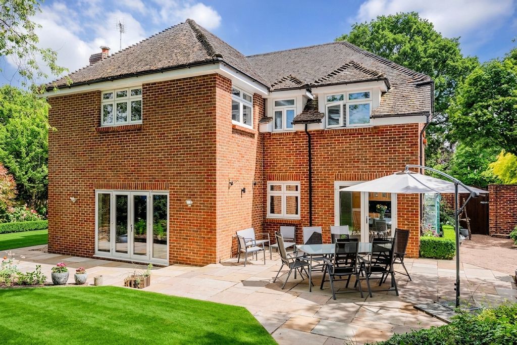 Property photo 1 of 21 Beechdene, Tadworth - Kt20 5Ea