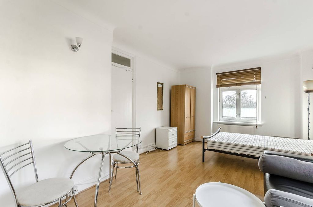 Property photo 1 of 5