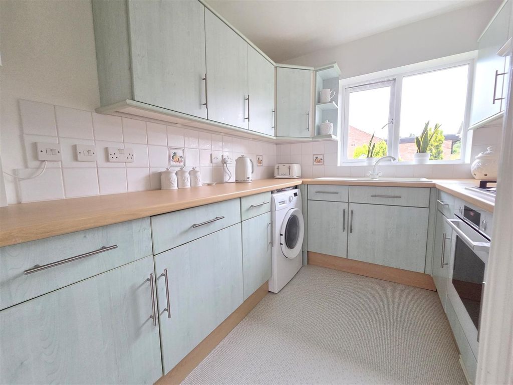 Property photo 3 of 14 Kitchen