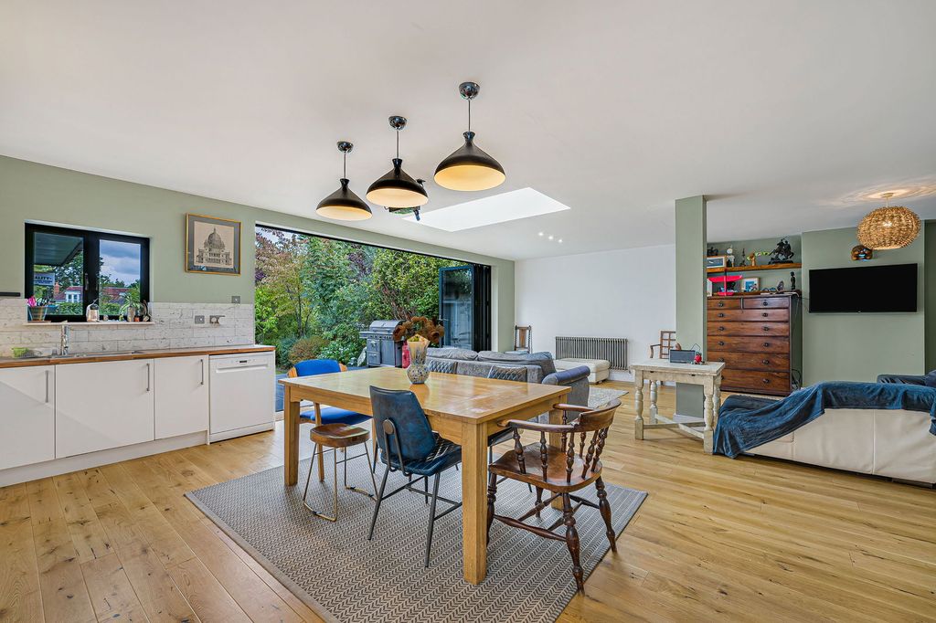 Property photo 3 of 35