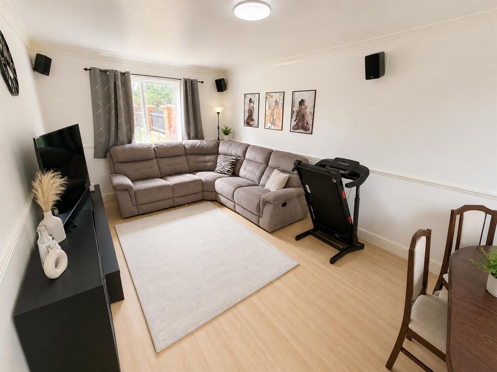 Property photo 2 of 18 Lounge.Png