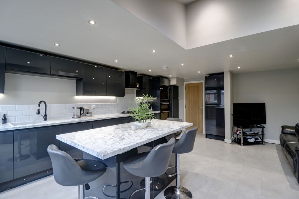 Property photo 2 of 22 Kitchen 1.5