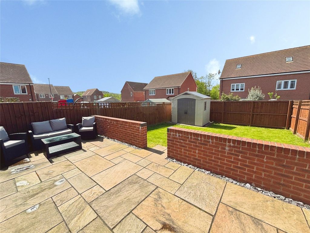 Property photo 2 of 13 Gardens