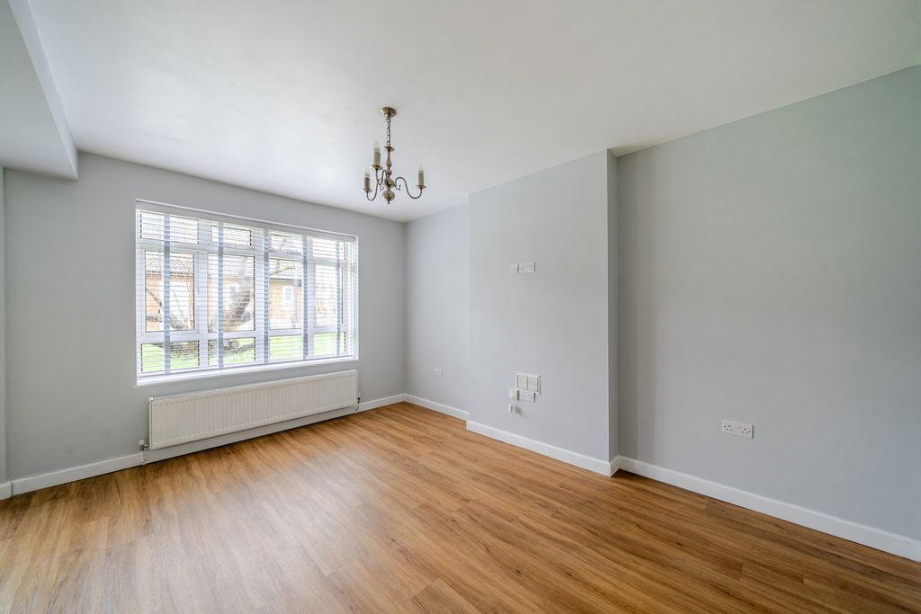 Property photo 2 of 15 Bedroom