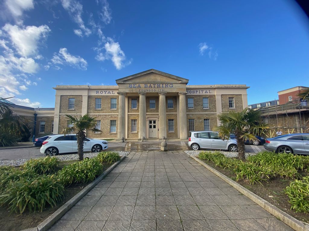 Property photo 1 of 8