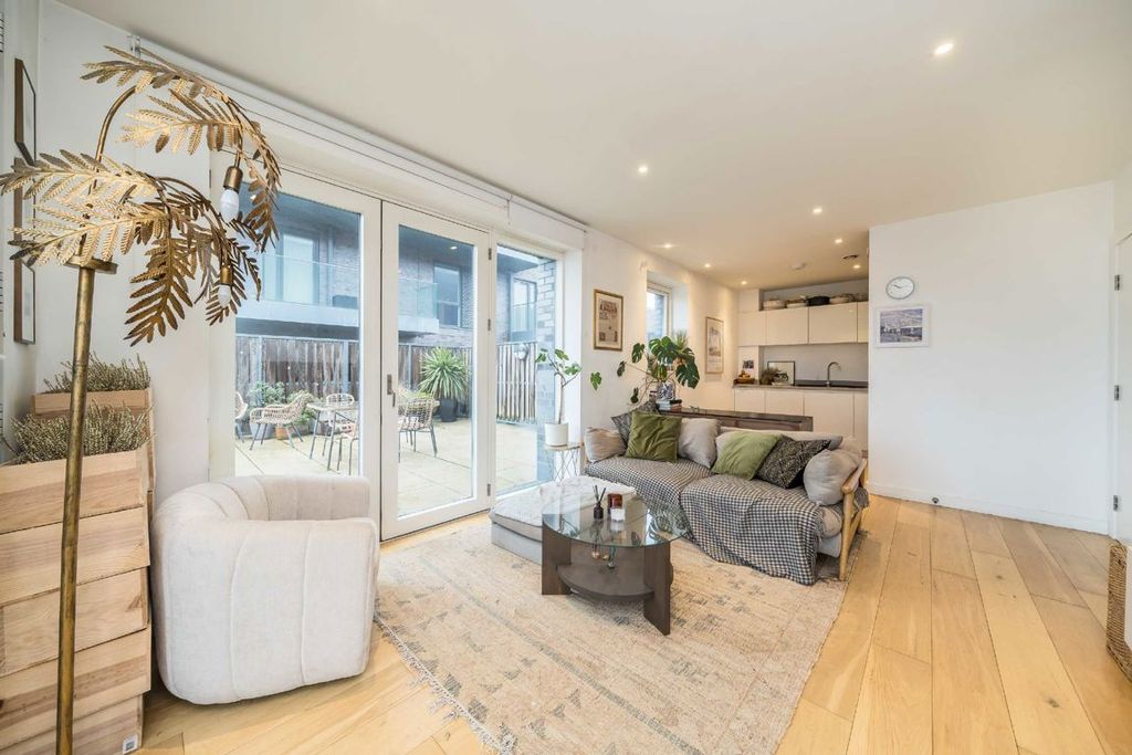 Property photo 3 of 7