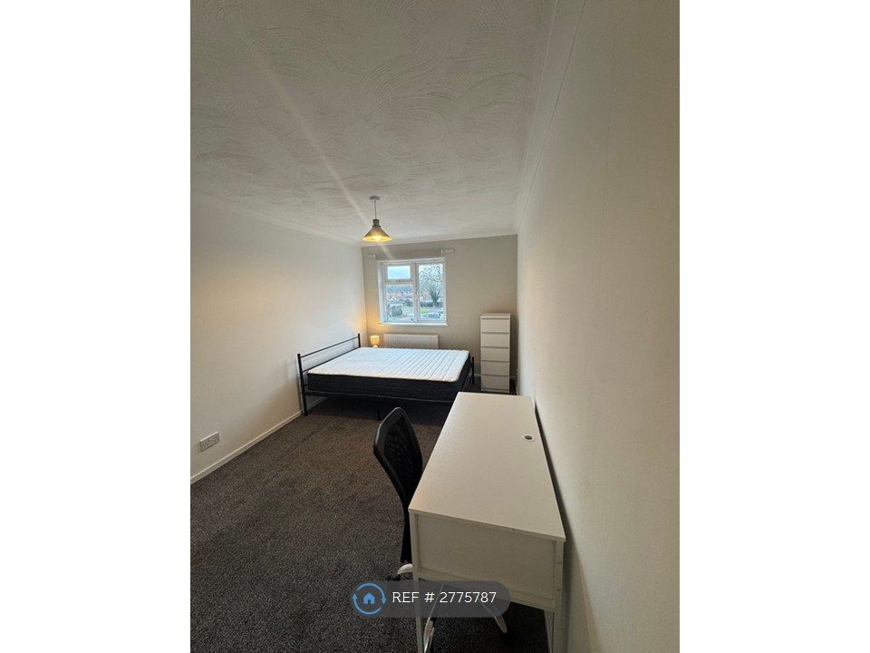 Property photo 1 of 9 Master Bedroom