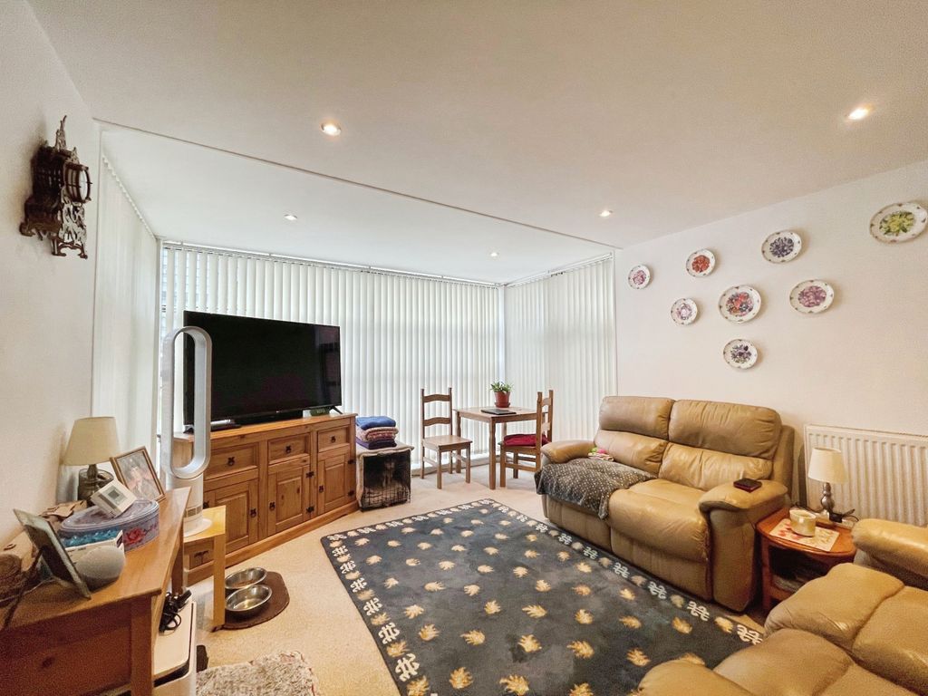 Property photo 2 of 10 c5F0cc15-7