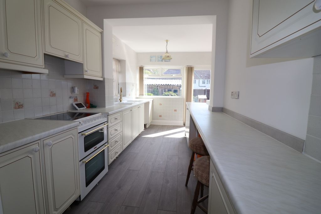 Property photo 2 of 12 Kitchen