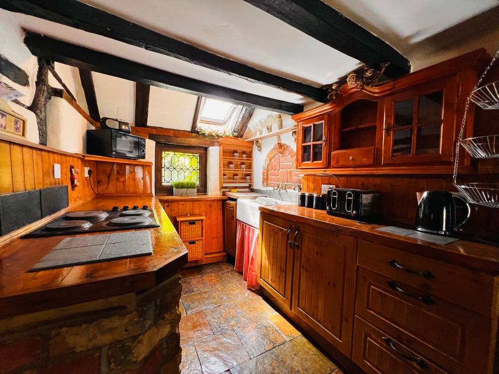 Property photo 2 of 10 Kitchen