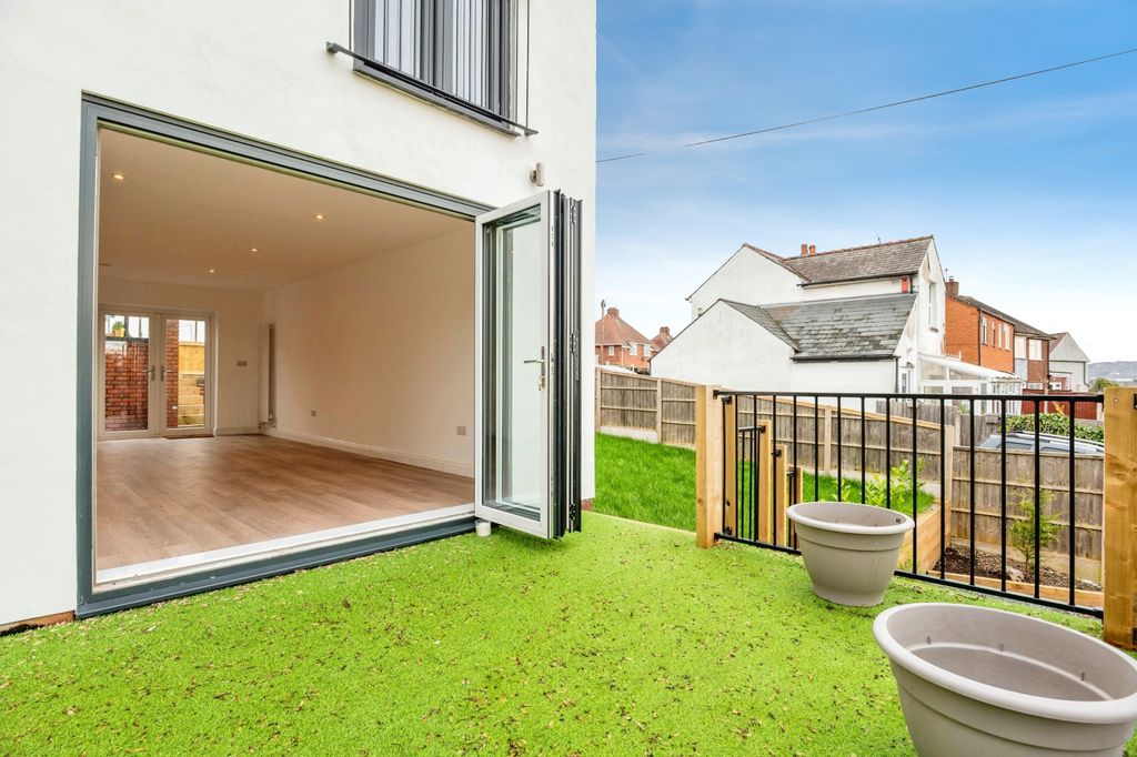 Property photo 3 of 22 Balcony