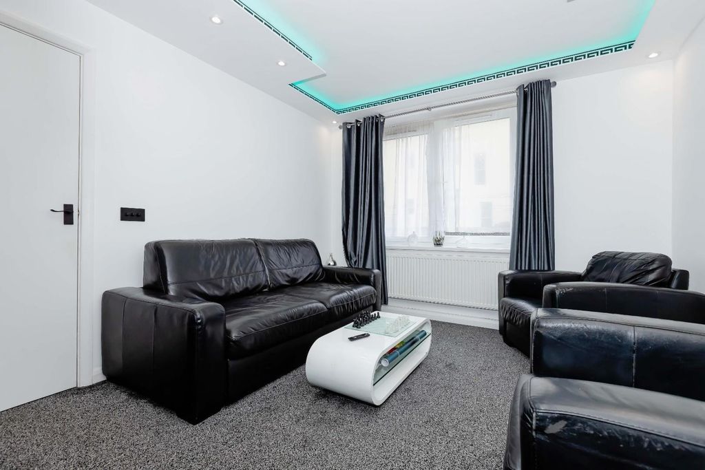 Property photo 3 of 11 Cavendish_4.Jpg