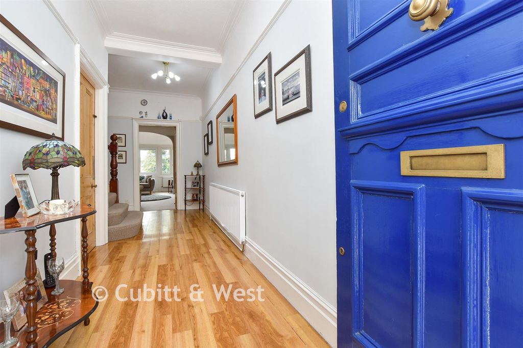 Property photo 2 of 17 Entrance Hall
