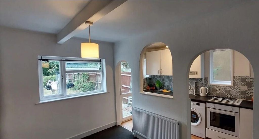 Property photo 1 of 10 Kitchen