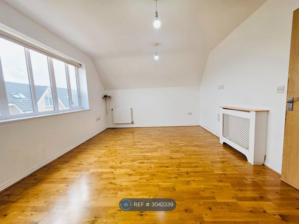 Property photo 1 of 7 Living Room
