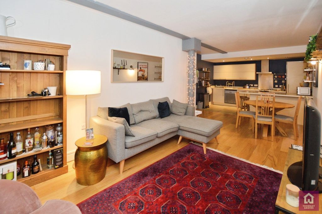Property photo 2 of 16 Pbox-Img.Jpg