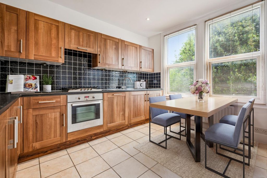 Property photo 3 of 7 Kitchen