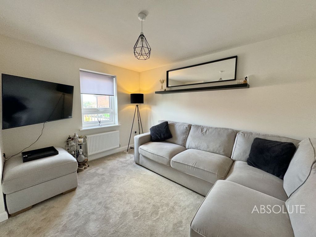 Property photo 3 of 14 Lounge