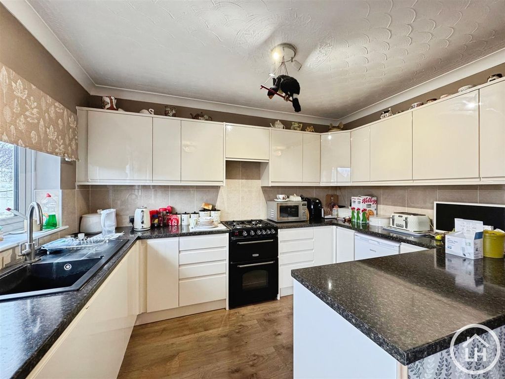 Property photo 3 of 14 Kitchen