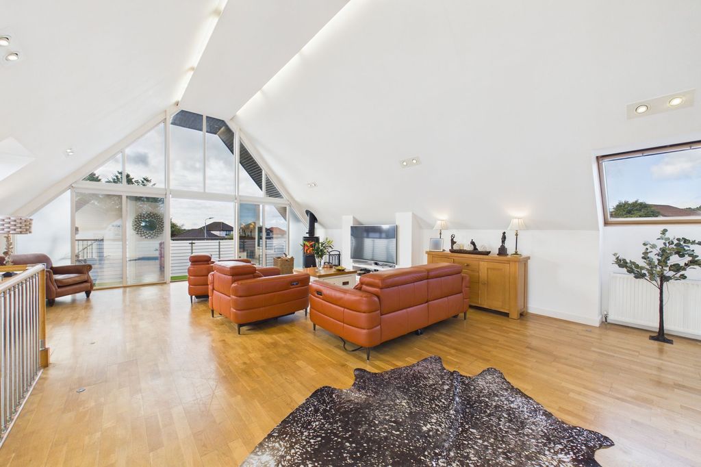 Property photo 3 of 33 Lounge Angle 1