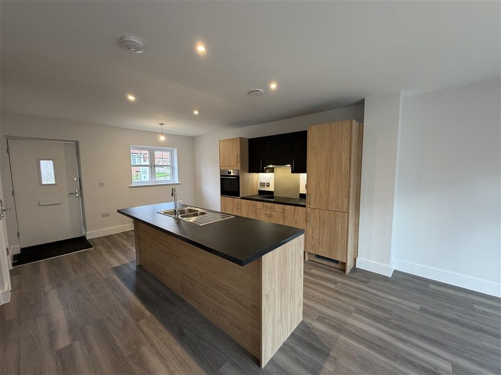 Property photo 2 of 12 Kitchen Island
