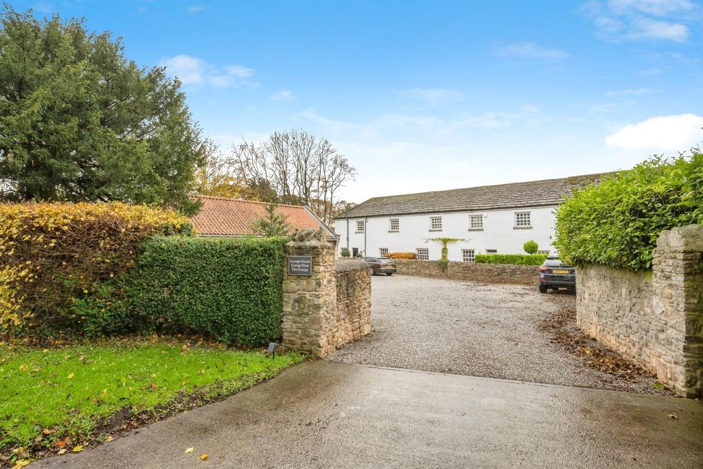 Property photo 2 of 18 Drive Way