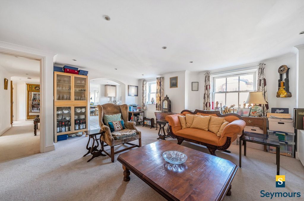 Property photo 3 of 16 Bay Window