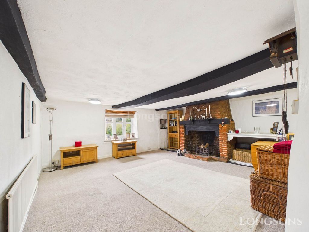 Property photo 2 of 28