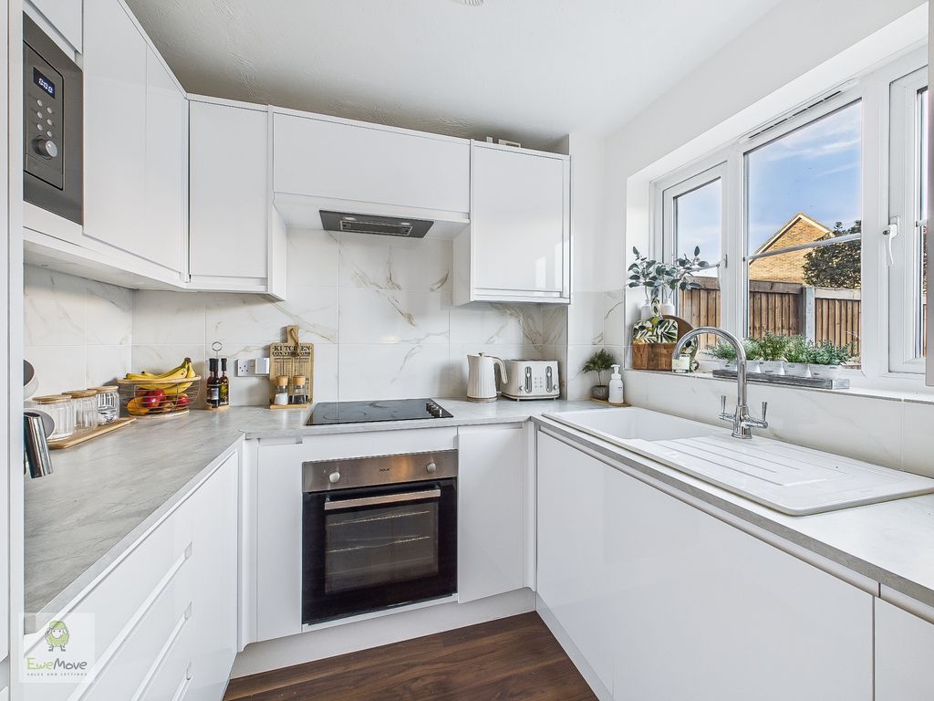 Property photo 2 of 14 Kitchen