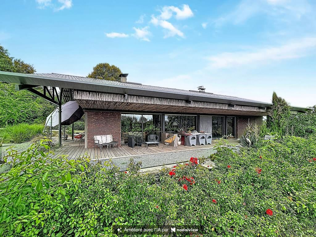 Property photo 1 of 12 Exceptional Architect-Designed Property On 1.45 Ha Of Landscaped Park