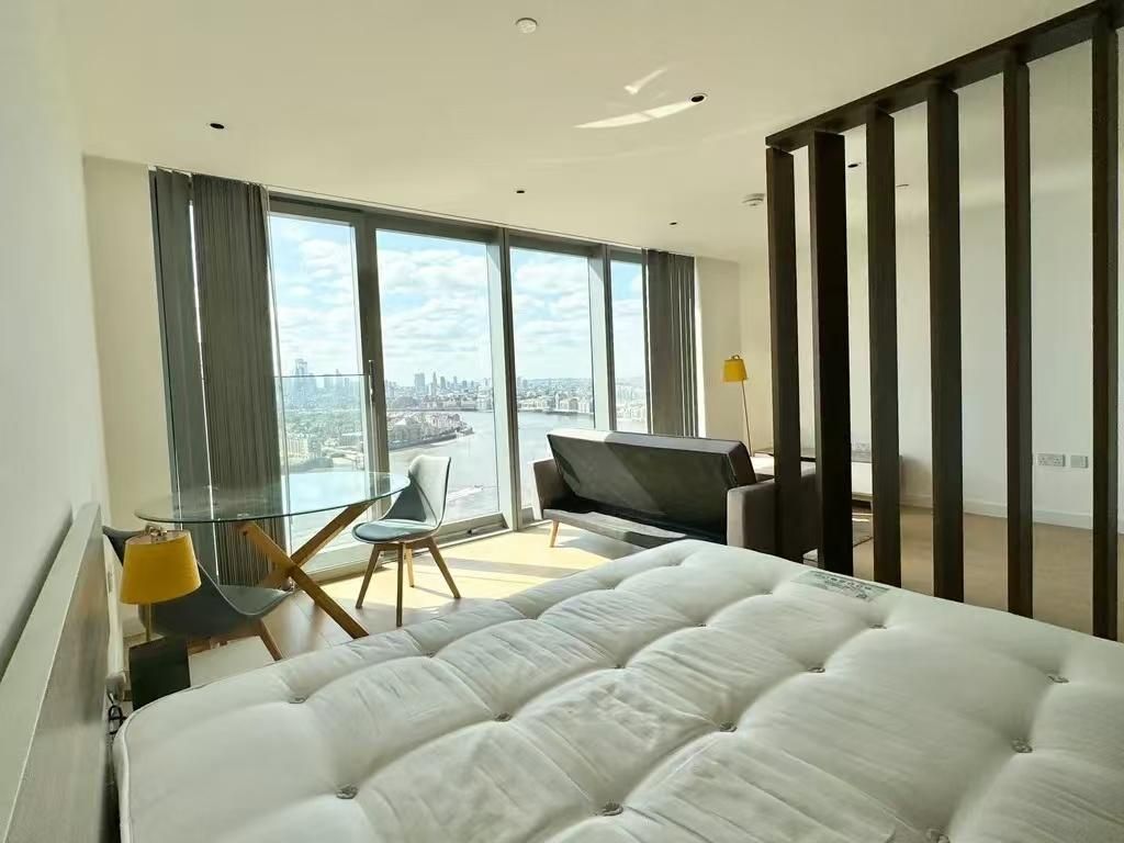 Property photo 1 of 13 Marsh Wall, Landmark Pinnacle E14